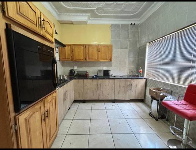 4 BEDROOM HOUSE FOR SALE IN SPRINGS CENTRAL